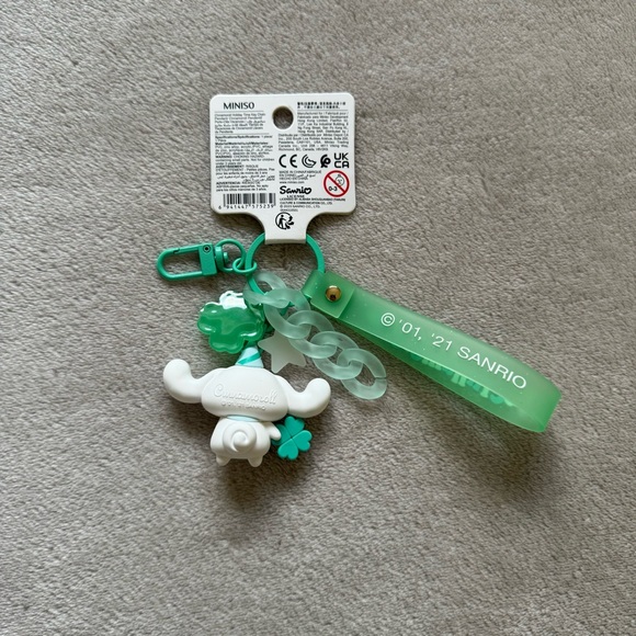 Miniso Sanrio Cinnamoroll Holiday Time Keychain - Picture 4 of 5
